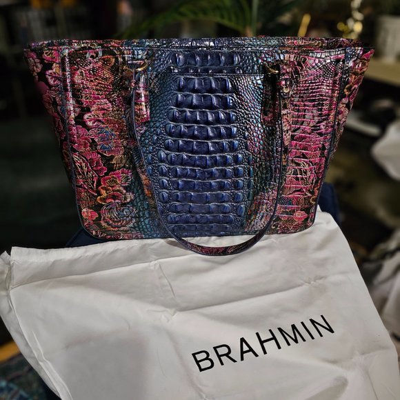 Brahmin purse and matching wallet - Picture 2 of 3